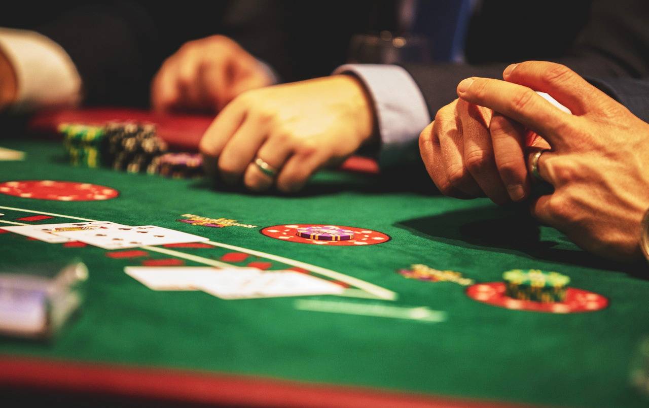 Top 6 Reasons Why Online Casinos Are Better Than Playing On The Local Casinos